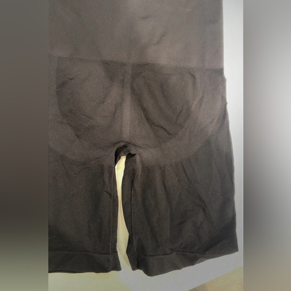 High-Waisted Spanx Booty Shaping Shapewear - Picture 2 of 3